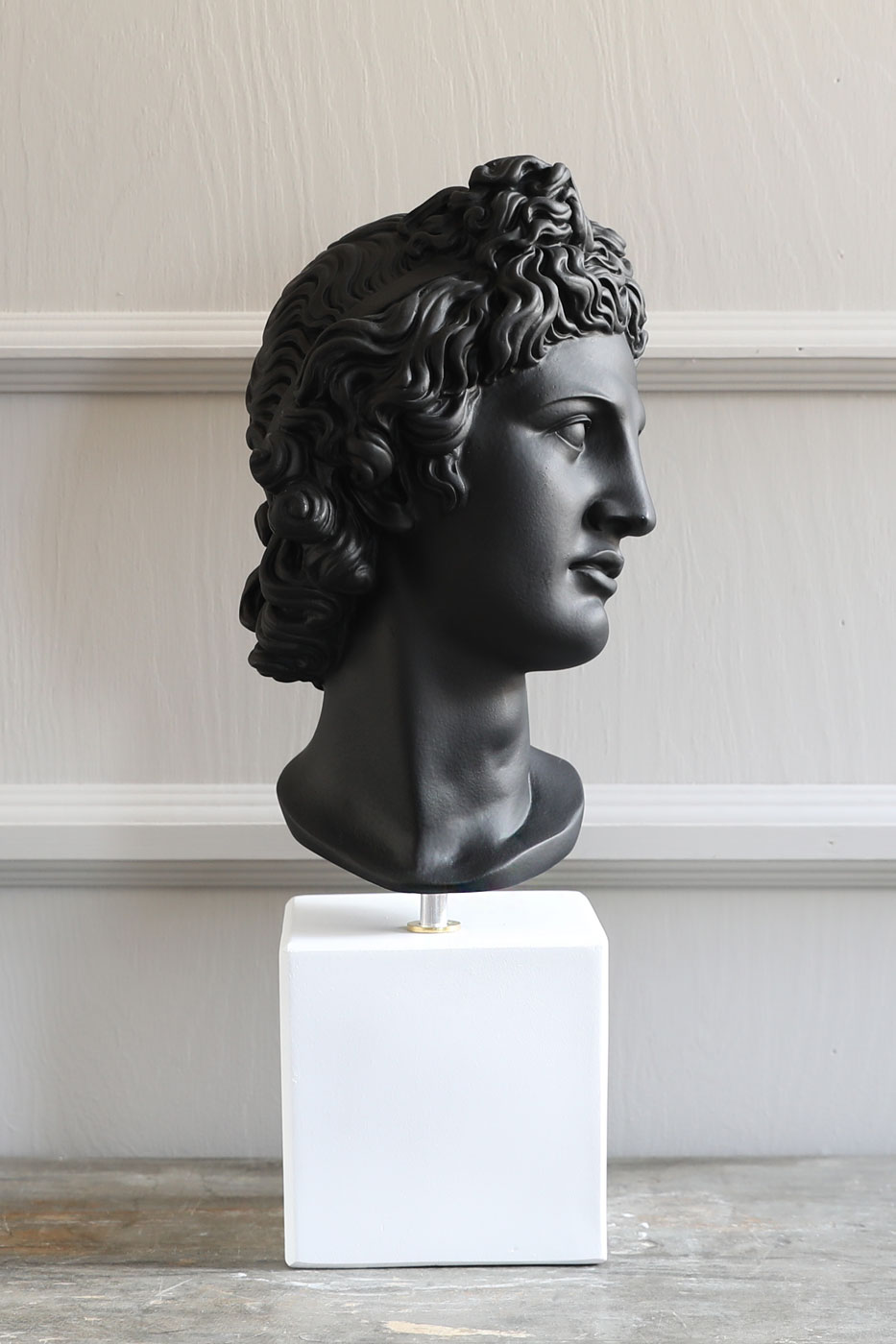 Staty Apollon 39 cm svart