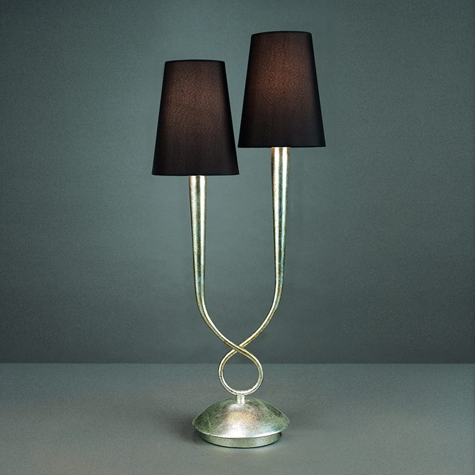 Bordslampa Paola med skärmar, två ljuskällor