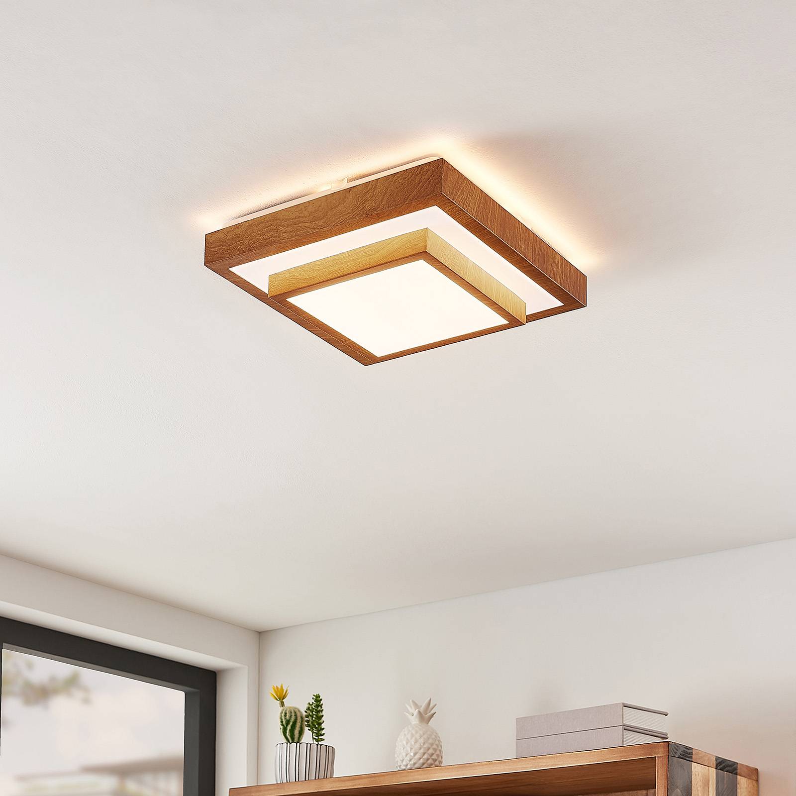 Lindby Mendosa LED-taklampa träoptik, kantig