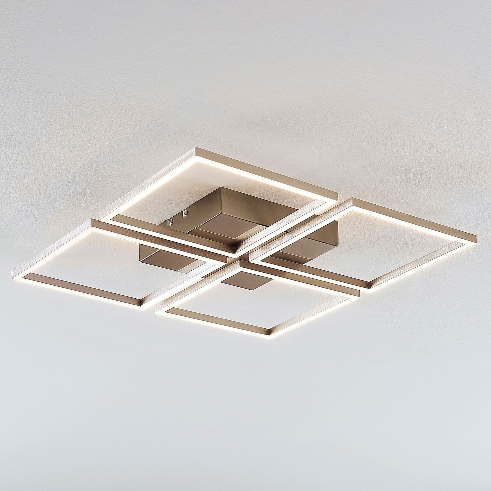 LED-taklampa Quadra med 4 dimbara ljuskällor