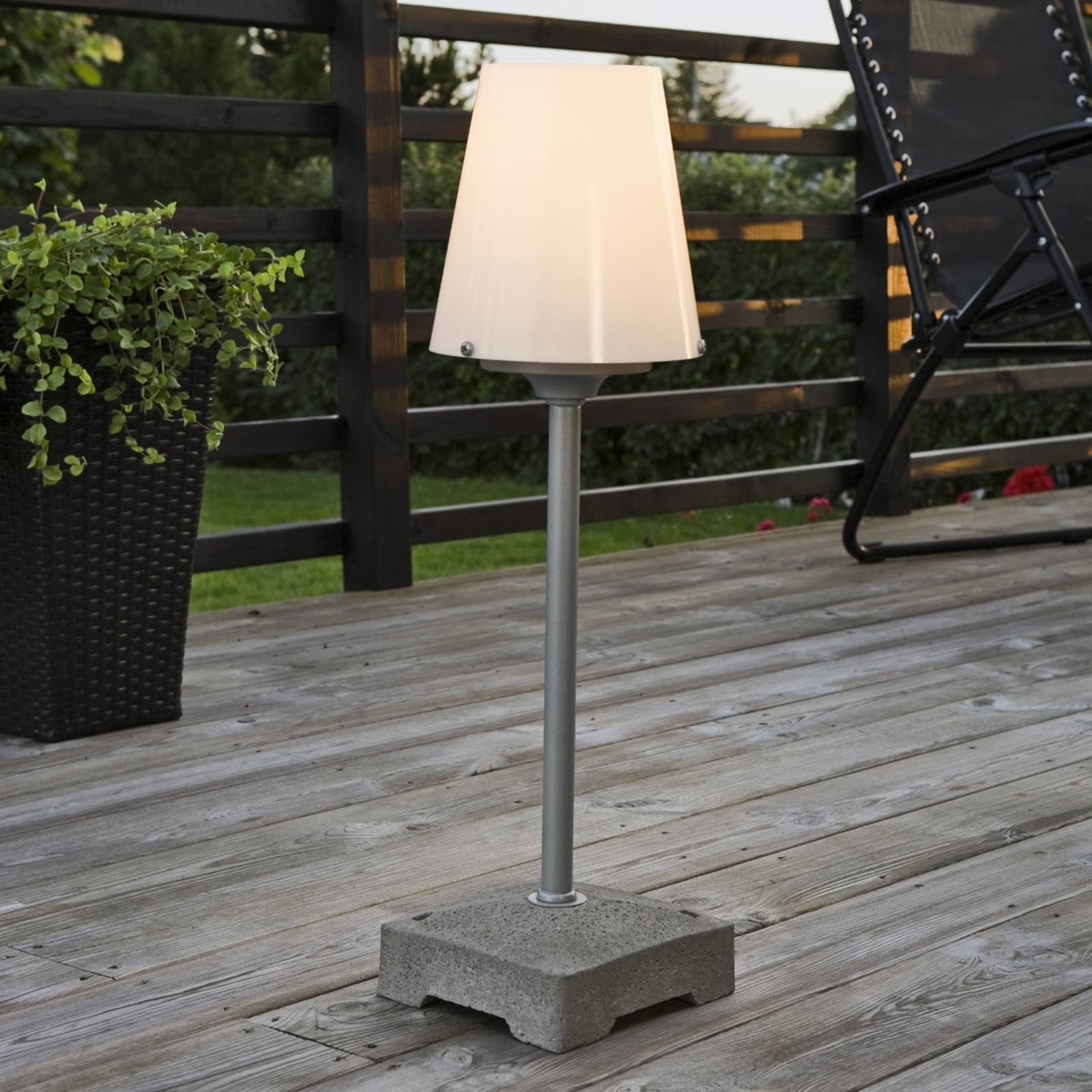 Stilfull golvlampa New Lucca utomhus, 59 cm
