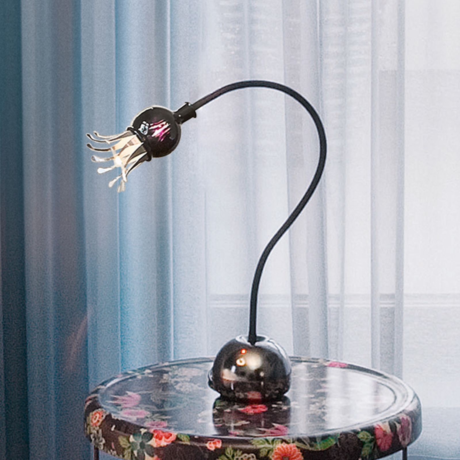 Böjlig bordslampa Poppy med blomeffekt