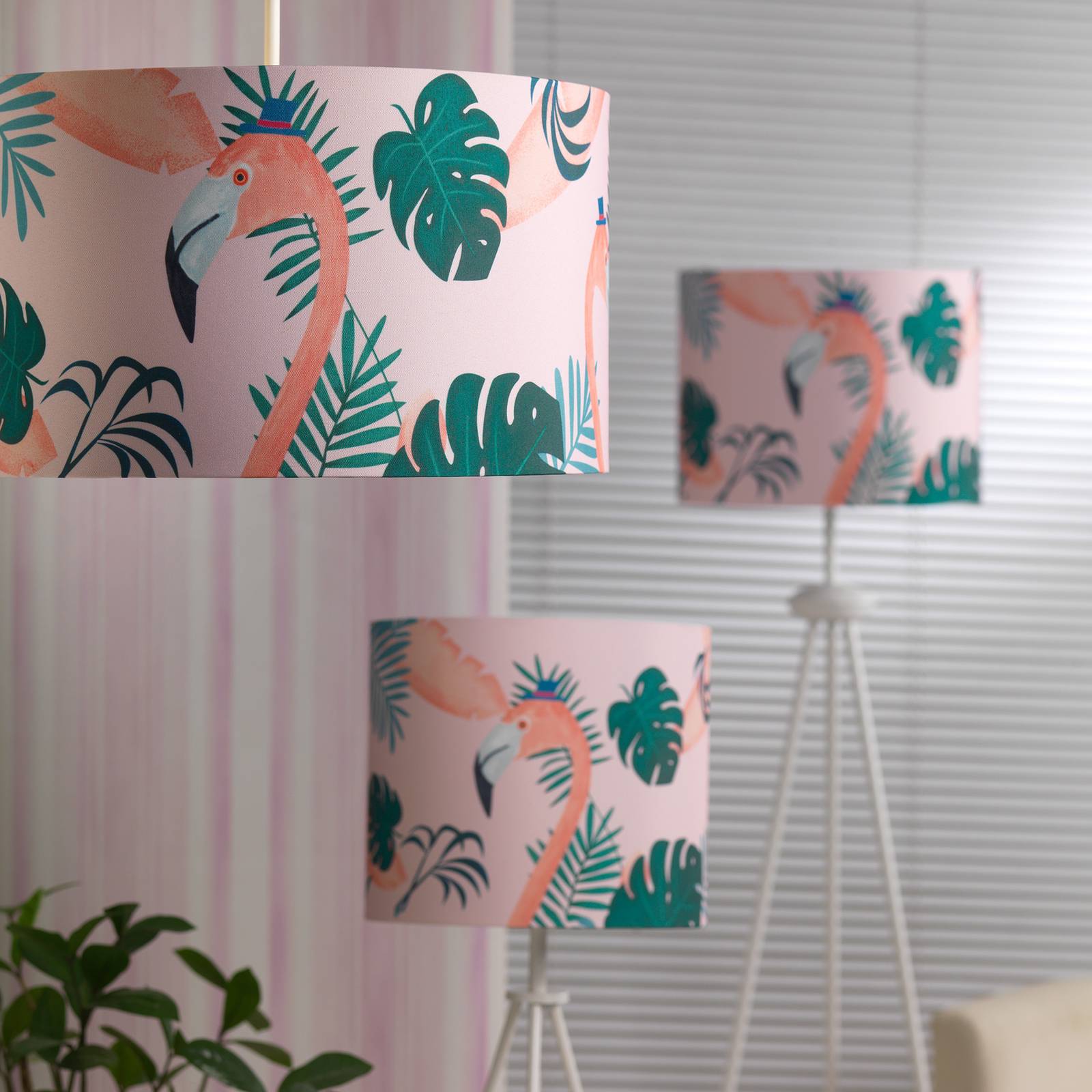Bordslampa Flamingo med textilskärm, höjd 34 cm
