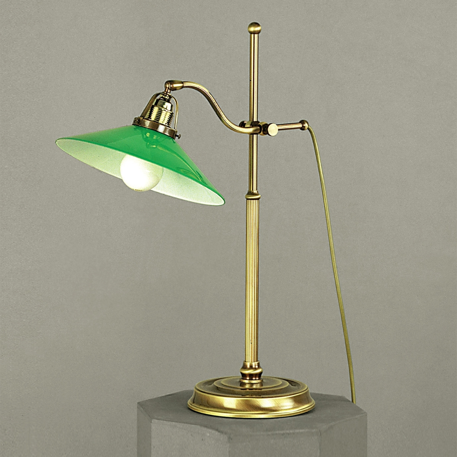 Grön bordslampa VERDINA i patina-utseende