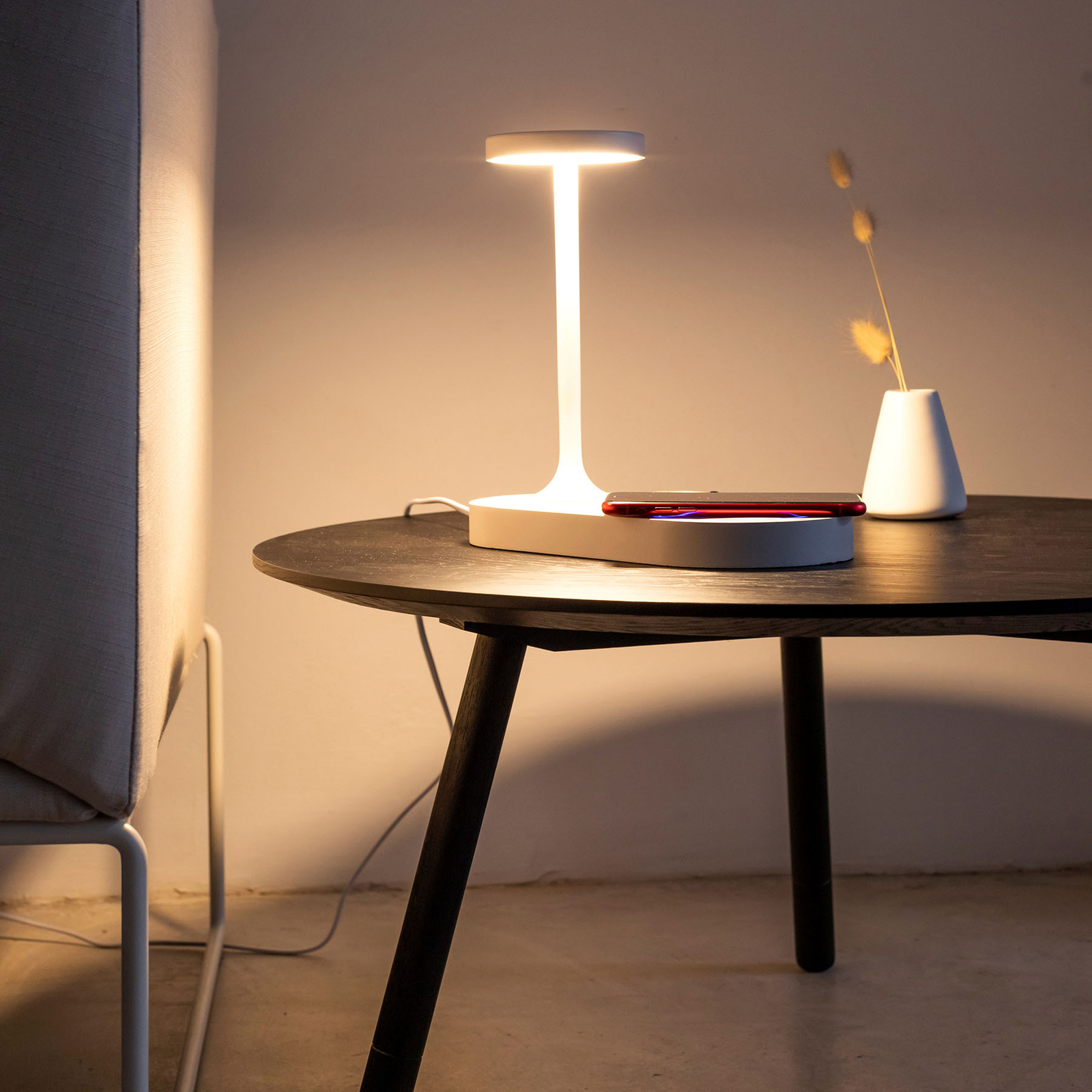 LED-bordslampa Ceres med laddningsstation, vit