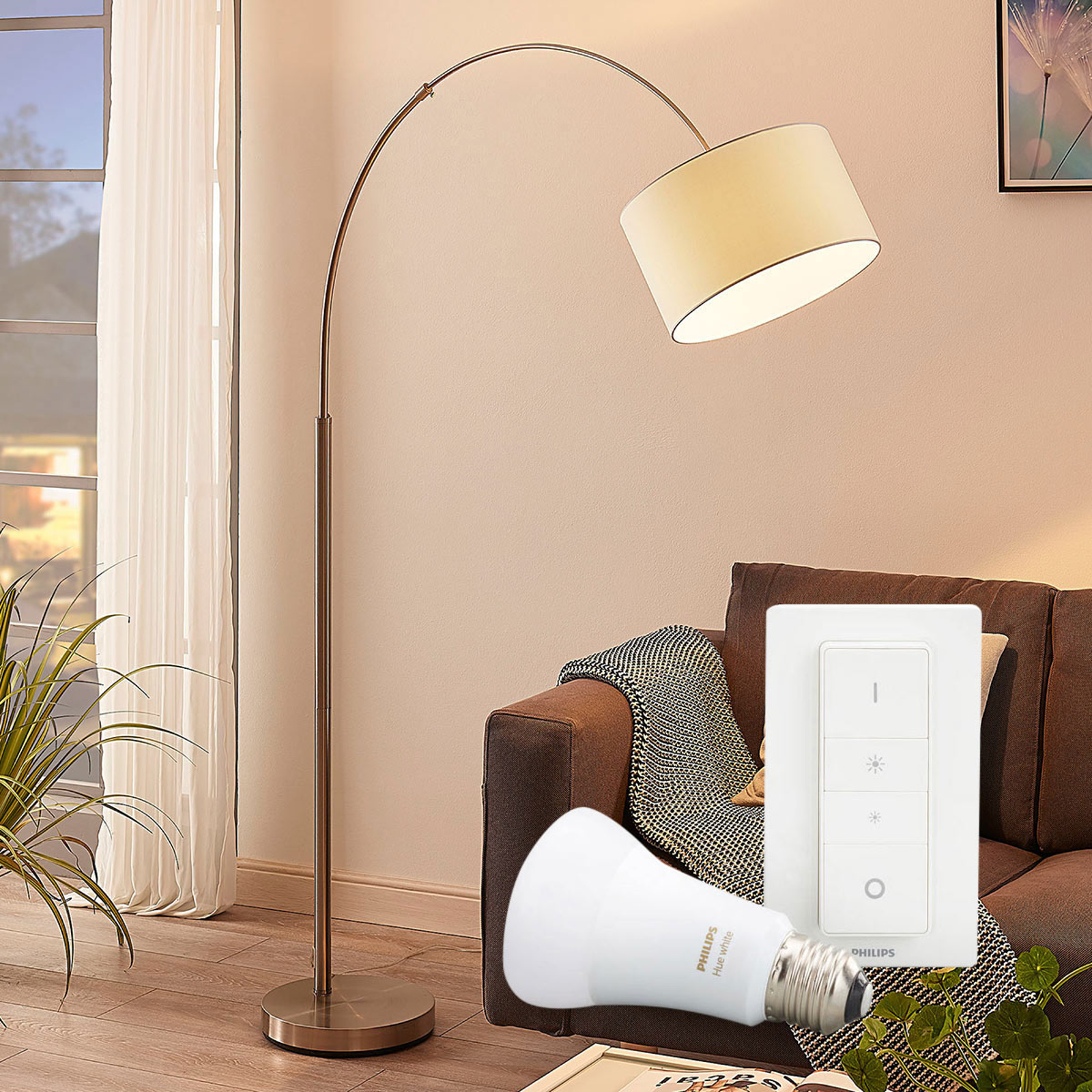 Golvlampa Railyn med Philips Hue E27 och dimmer