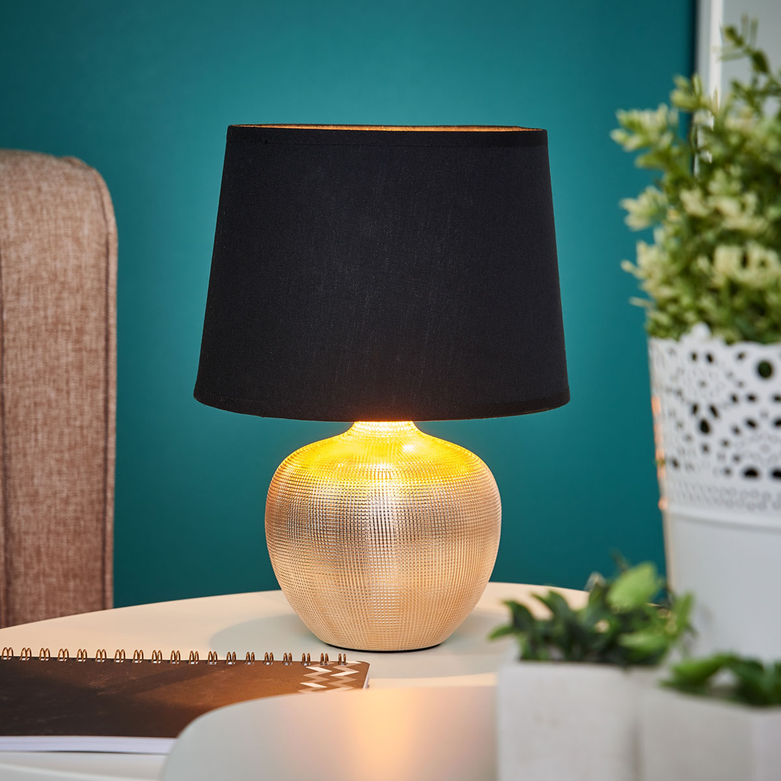 Bordslampa Thorina i svart-guld