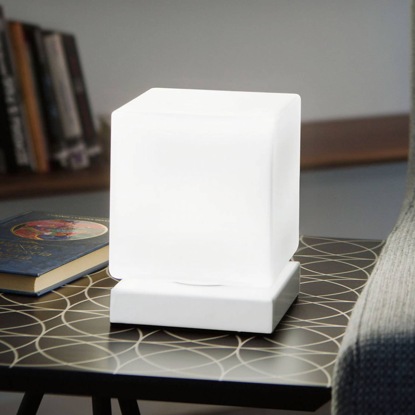 Med touch-dimmer – LED-bordslampa Brenta vit