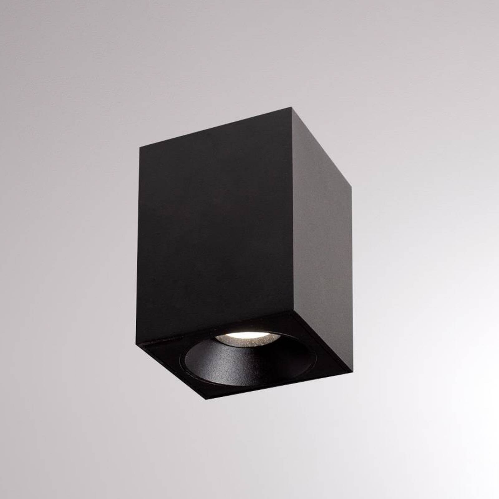 LOUM Atus Square LED-taklampa 1 lampa svart