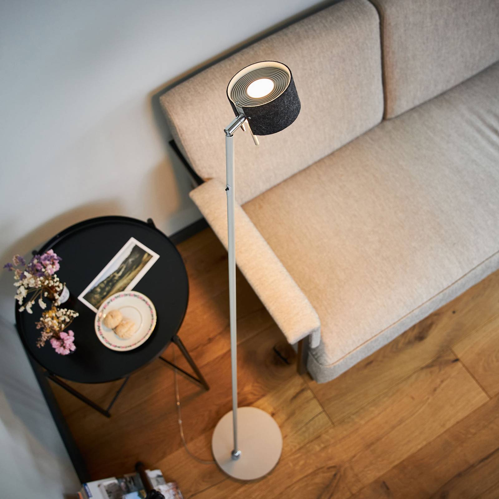 LED-golvlampa CAI, dimbar, grafit/ullvit