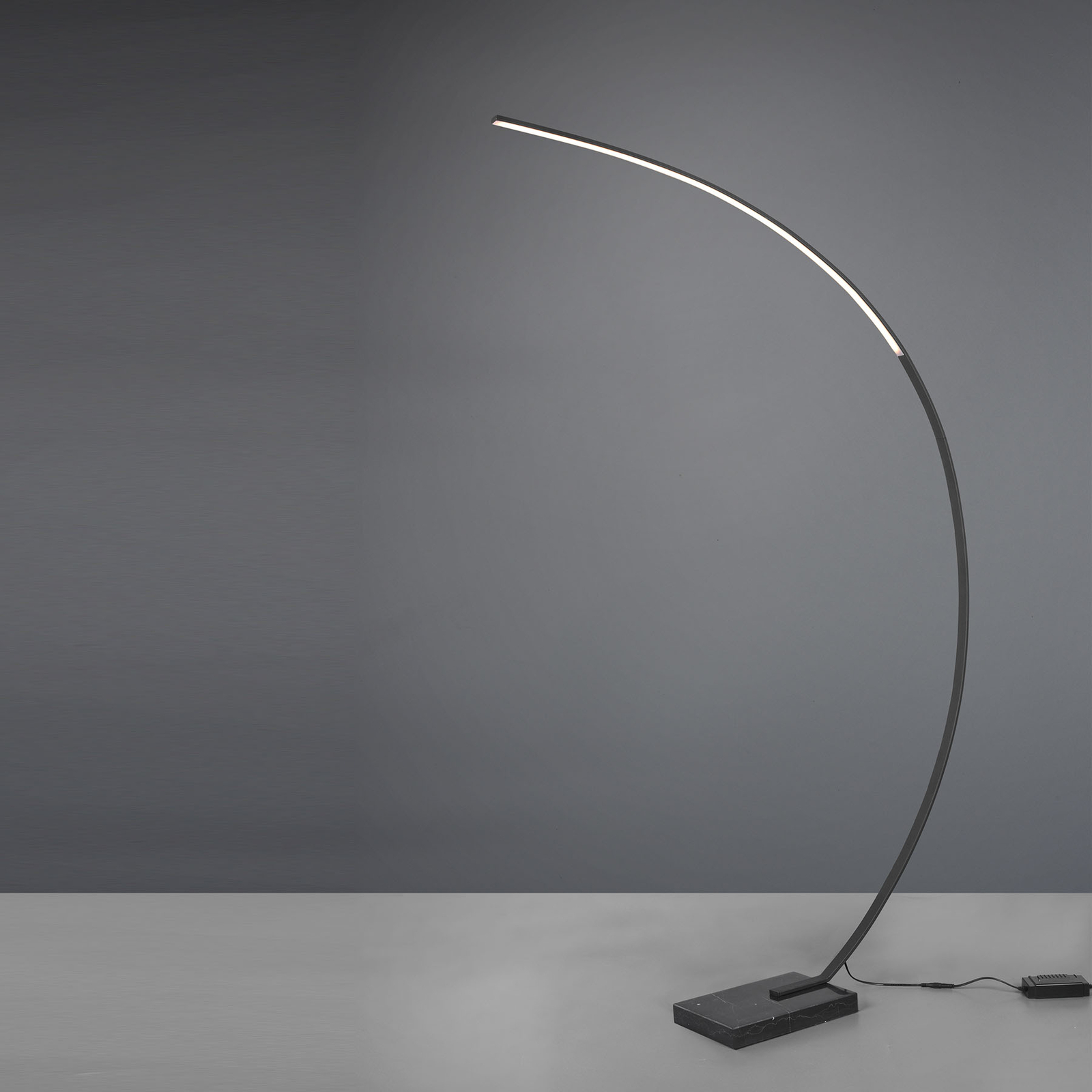 LED-båggolvlampa Bangkok, svart matt