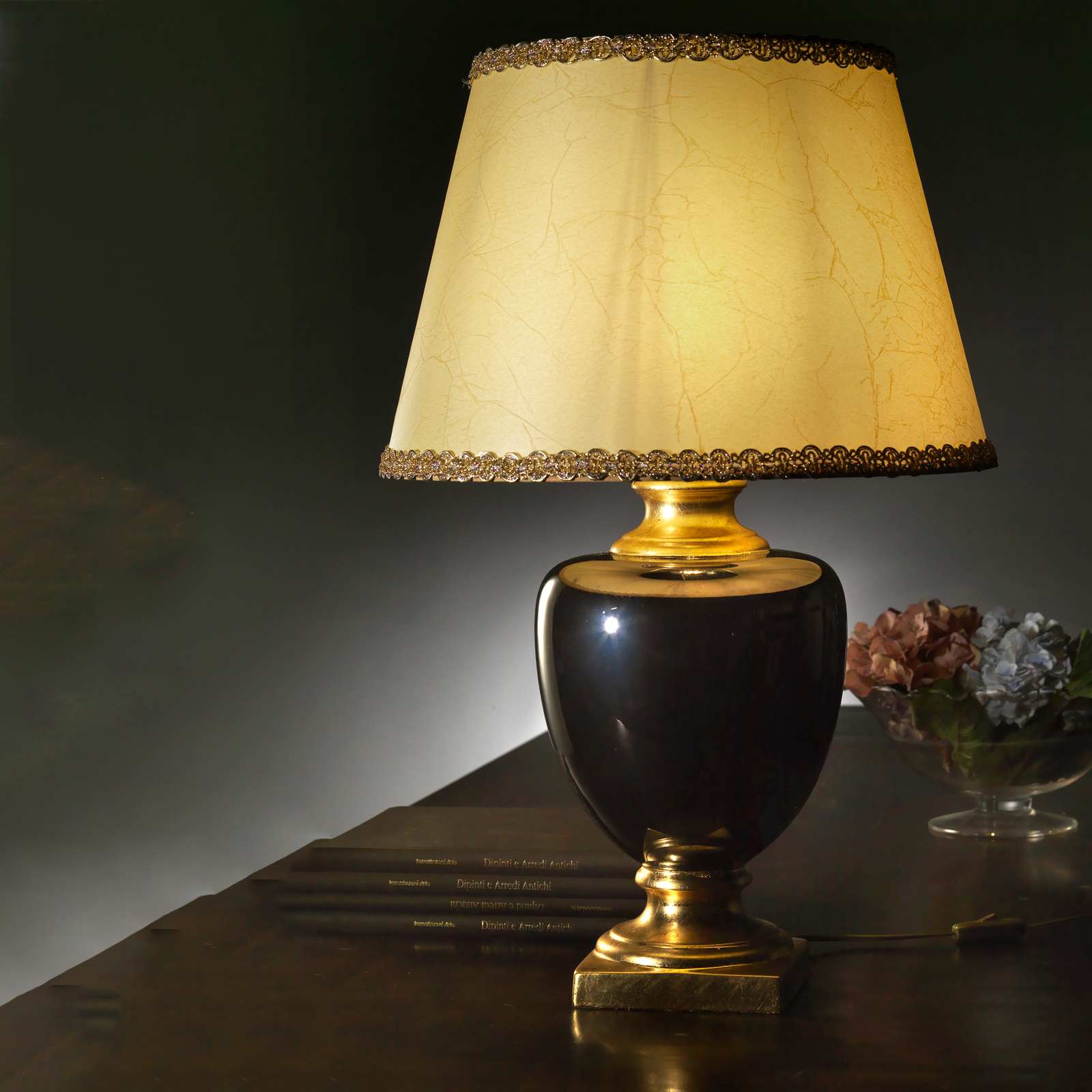 Bordslampa Mozart i svart/guld