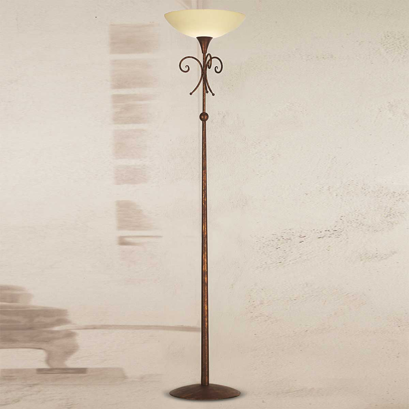 Golvlampa Federico i antik-brunt