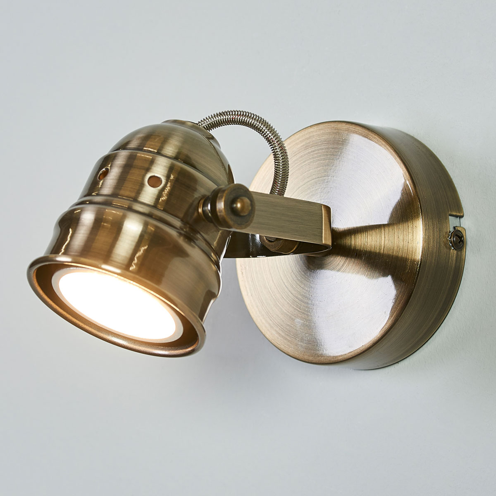 Antikmässingfärgad LED-vägglampa Leonor