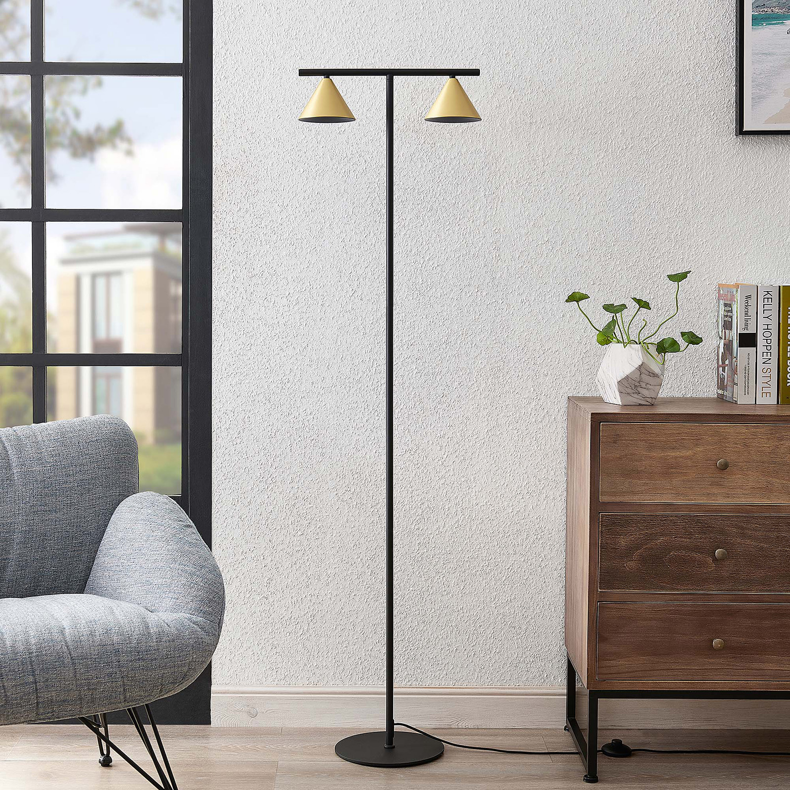 Lucande Kartio golvlampa, 2 lampor, mässing