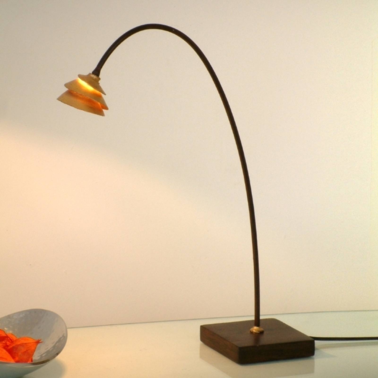 Elegant bordslampa SNAIL i järn - brun-guld