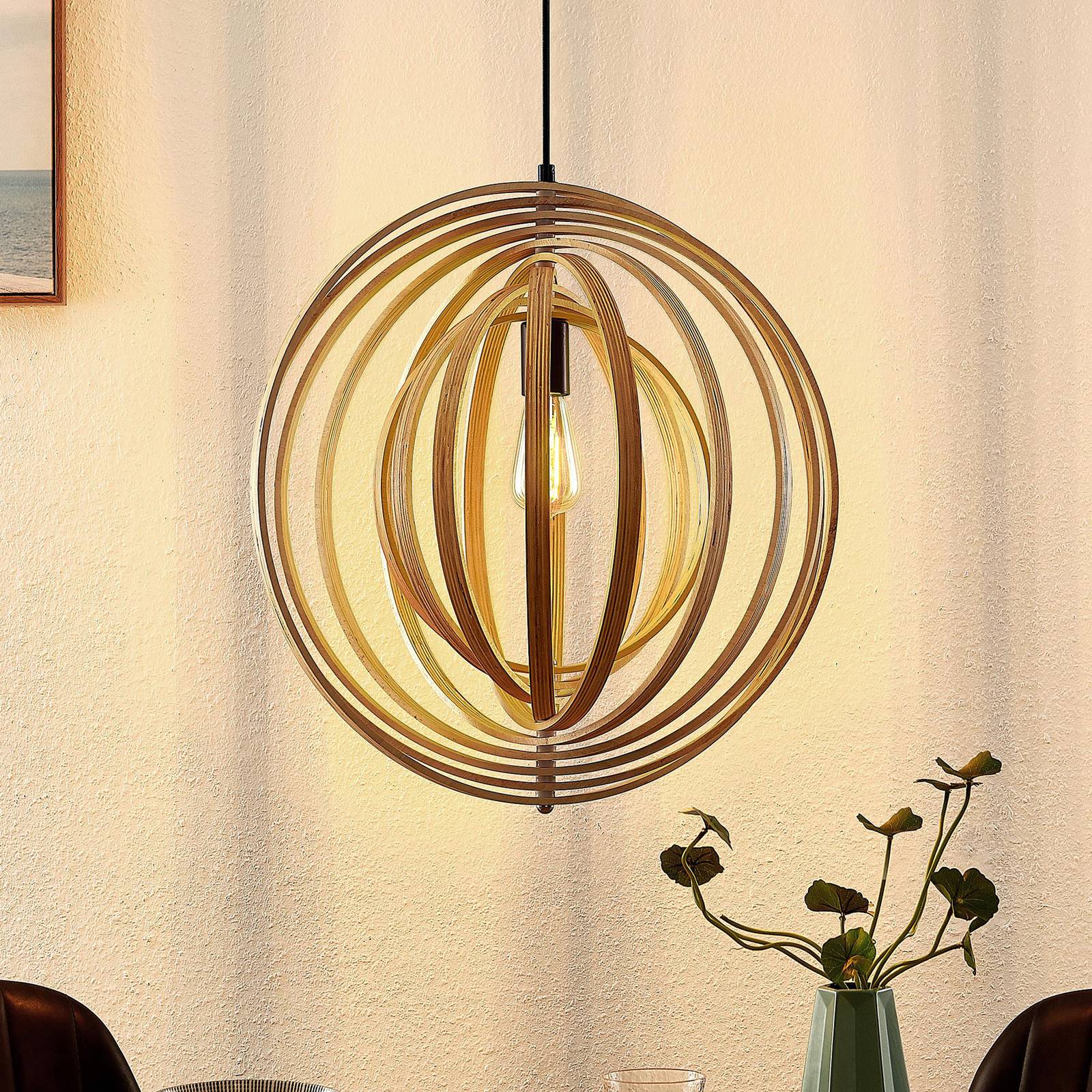Lindby Tiagon pendellampa, plywoodringar, natur
