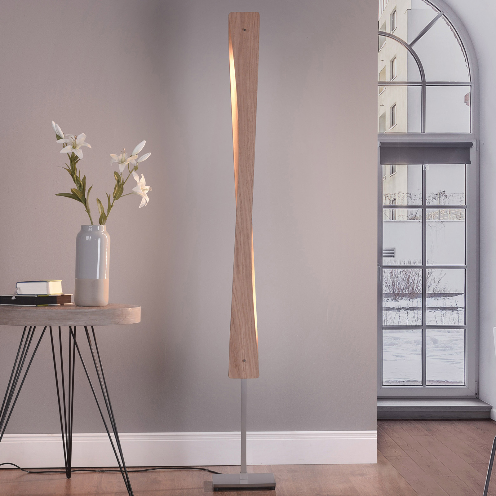 Lucande Lian LED-golvlampa, ekträ