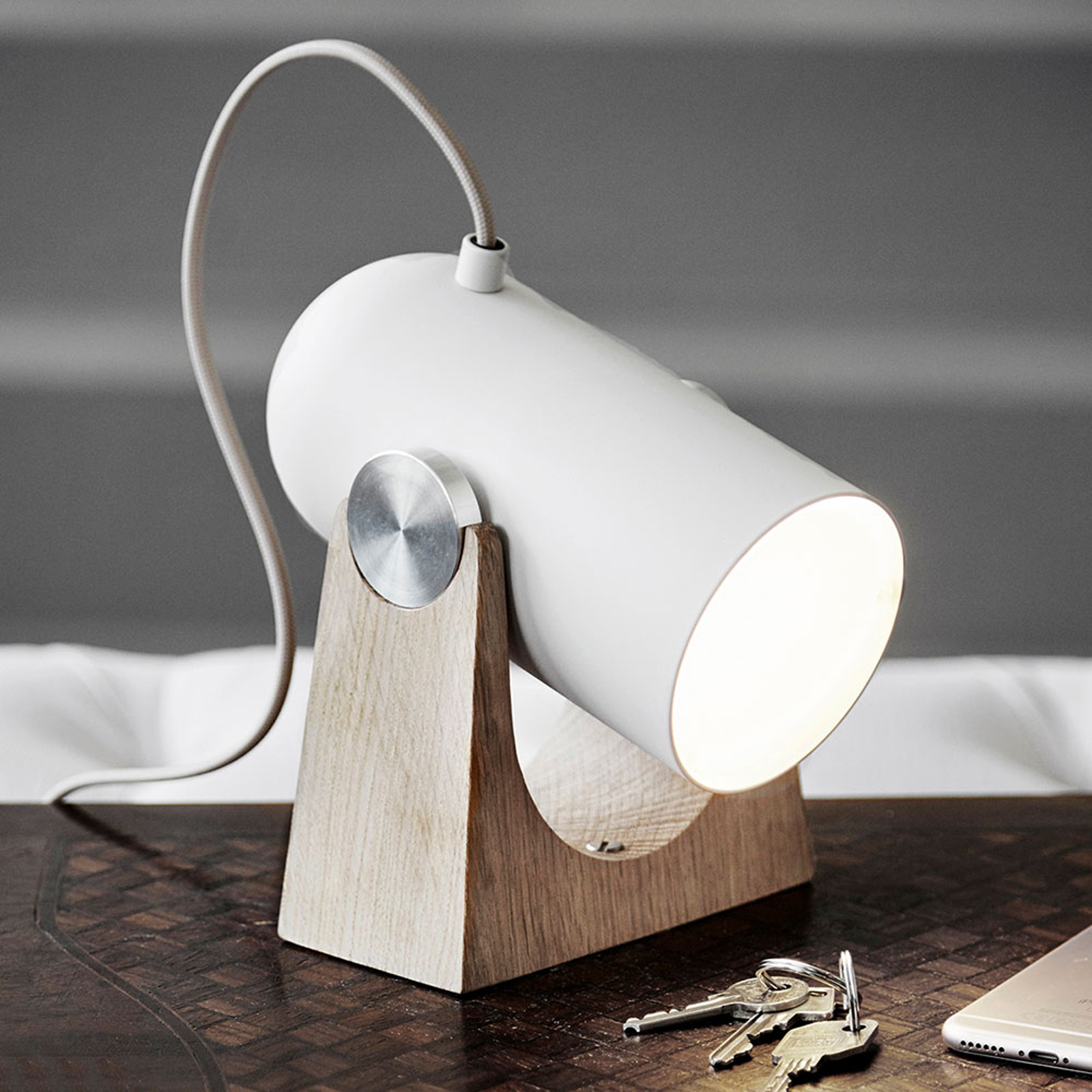 LE KLINT Carronade - sandfärgad bordslampa