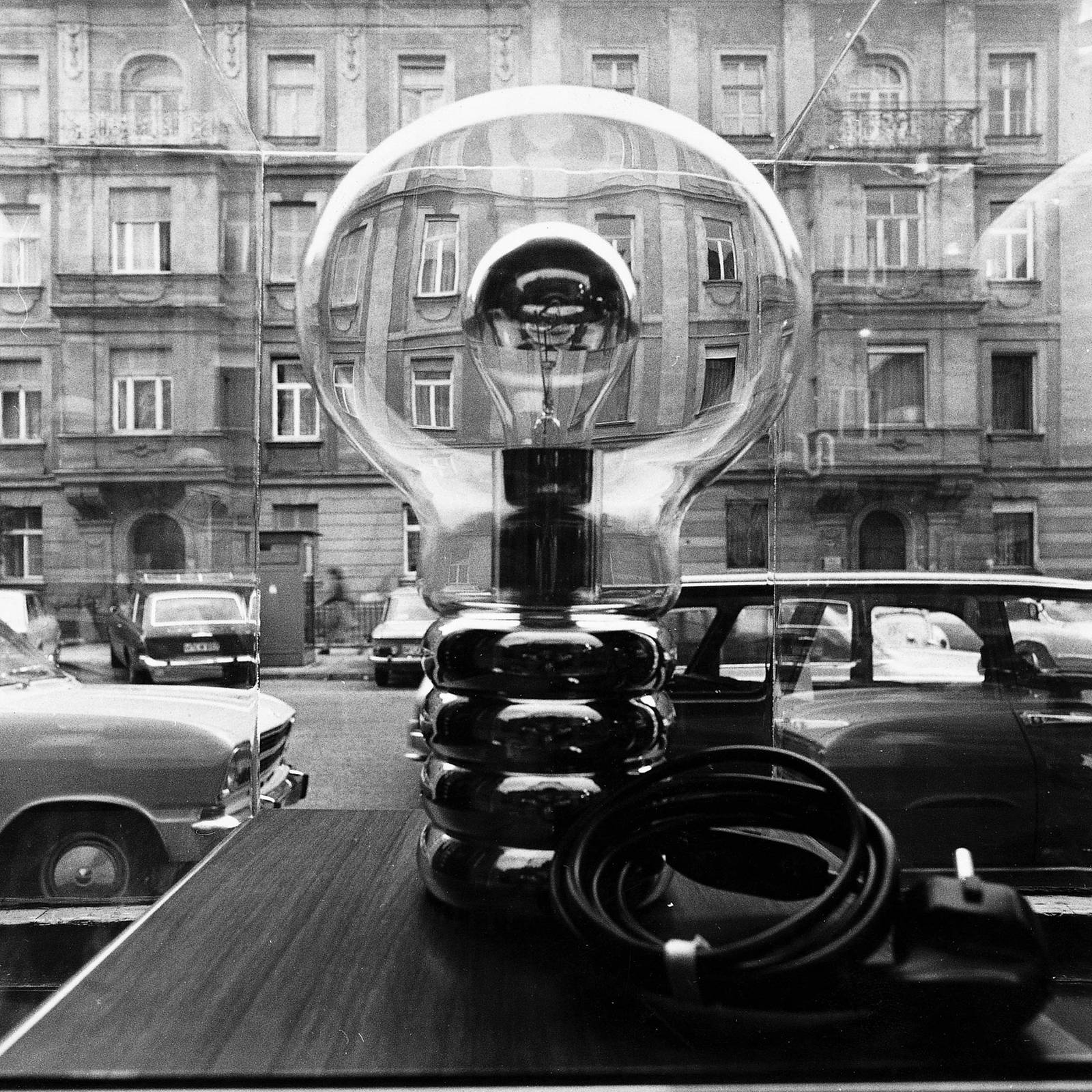 Bordslampa Bulb – en klassiker från Ingo Maurer