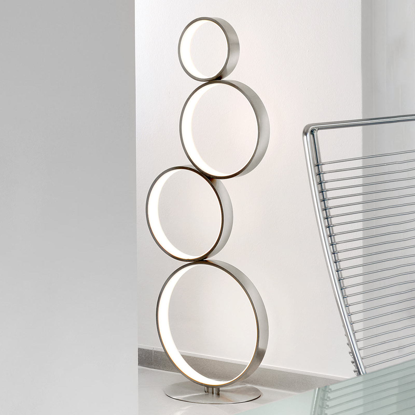 LED-golvlampa Loop i metall