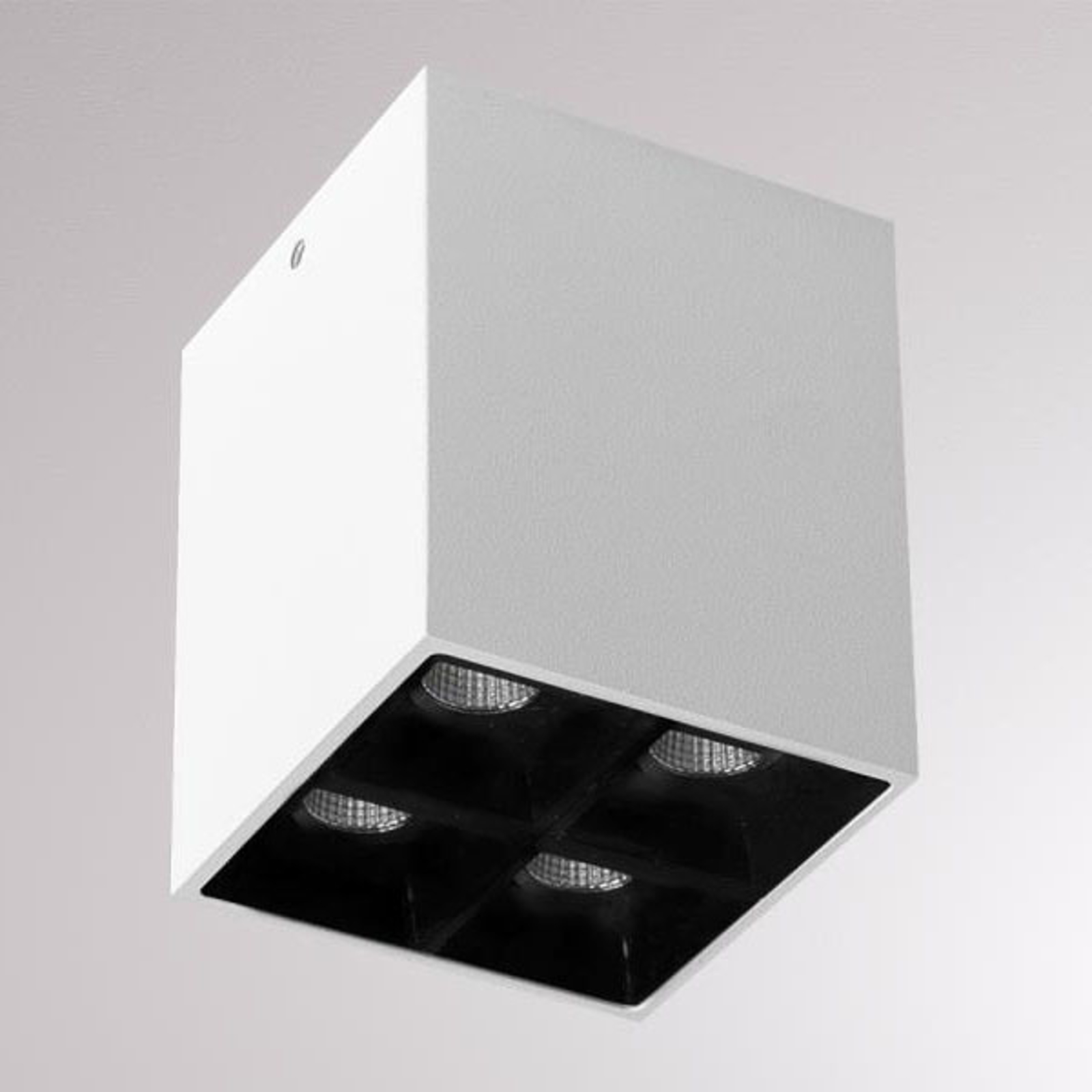 LOUM Liro LED-takspotlight vit/svart 34° 3 000 K