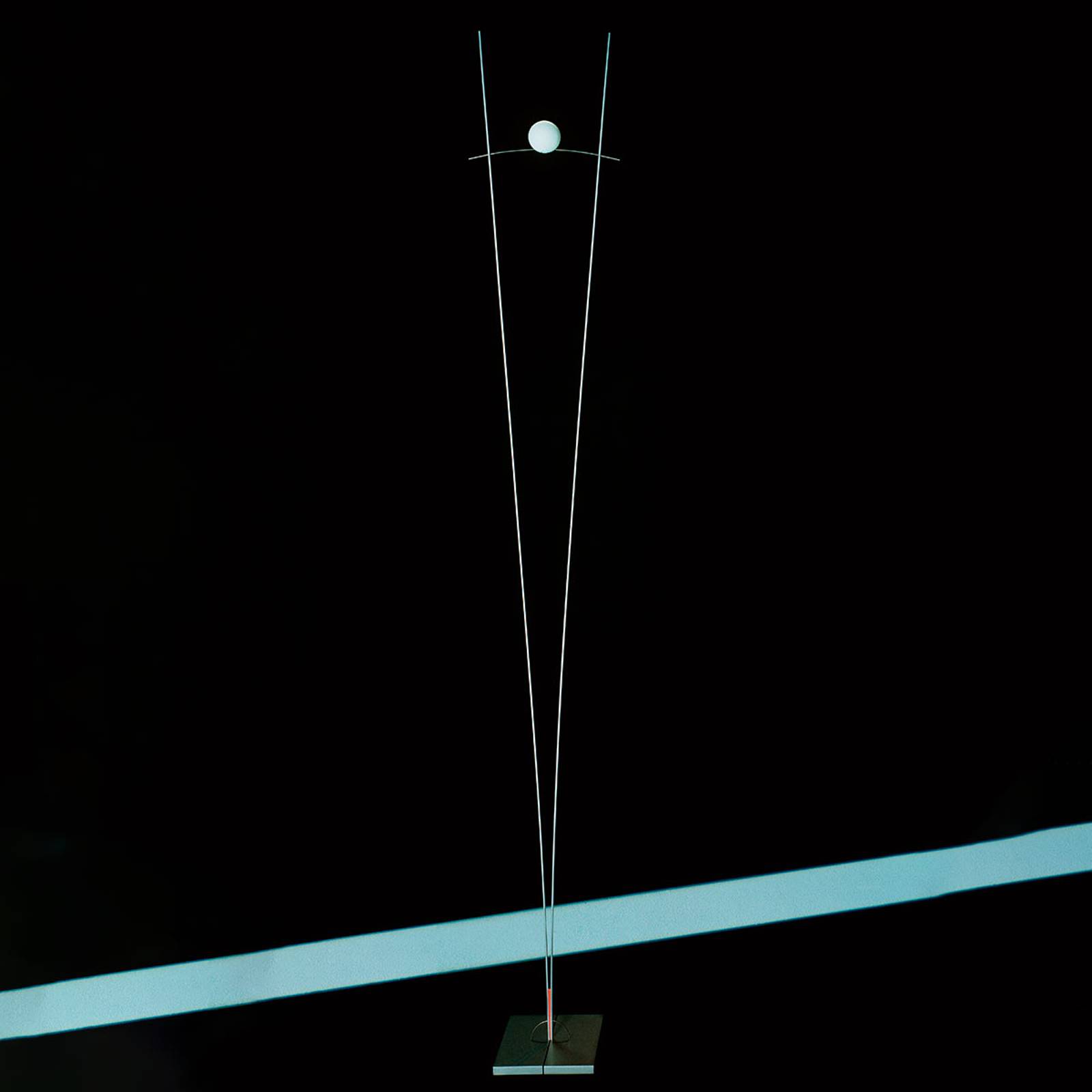 Graciös designgolvlampa Ilios, silver