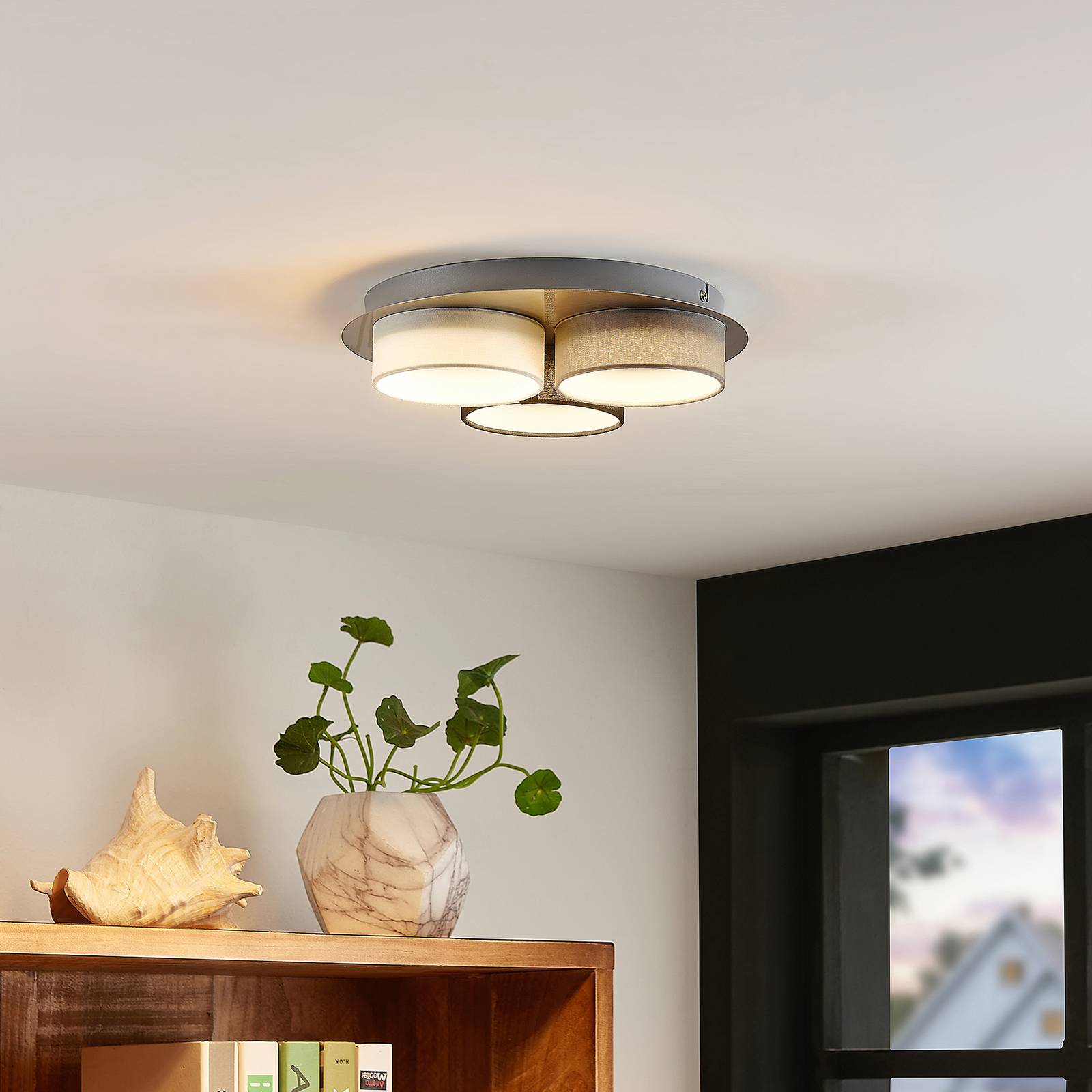 Lindby Aviola LED-taklampa med 3 textilskärmar