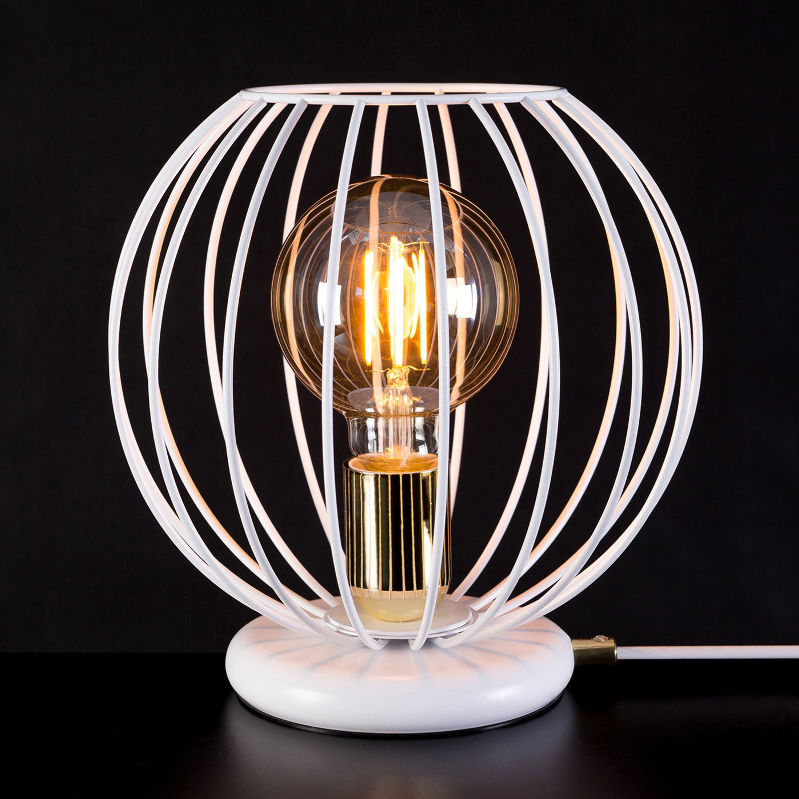 Bordslampa Albio LN1 i vitt med en burskärm