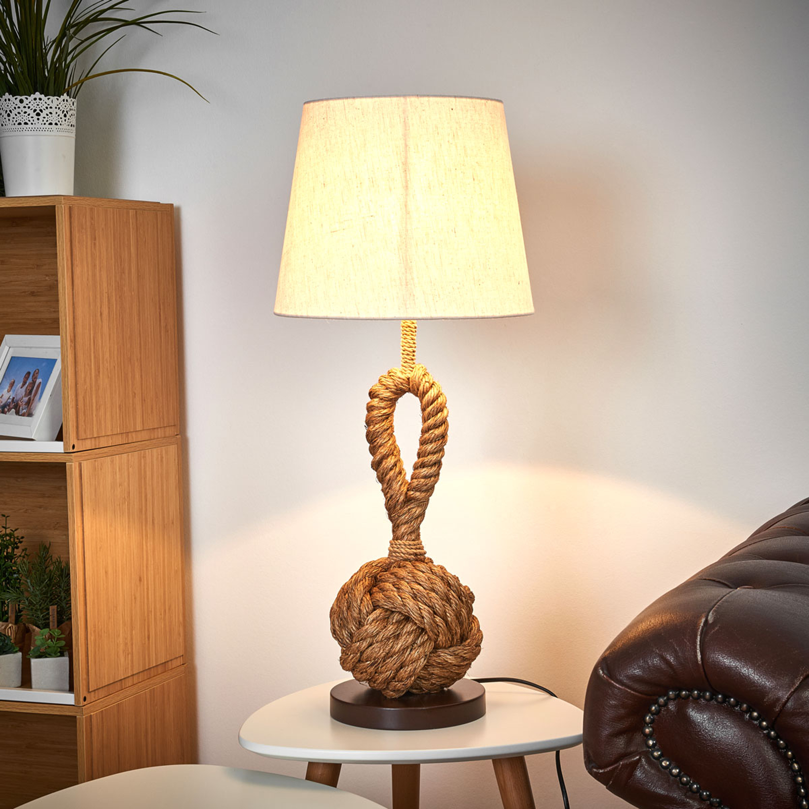 Vacker bordslampa Nils