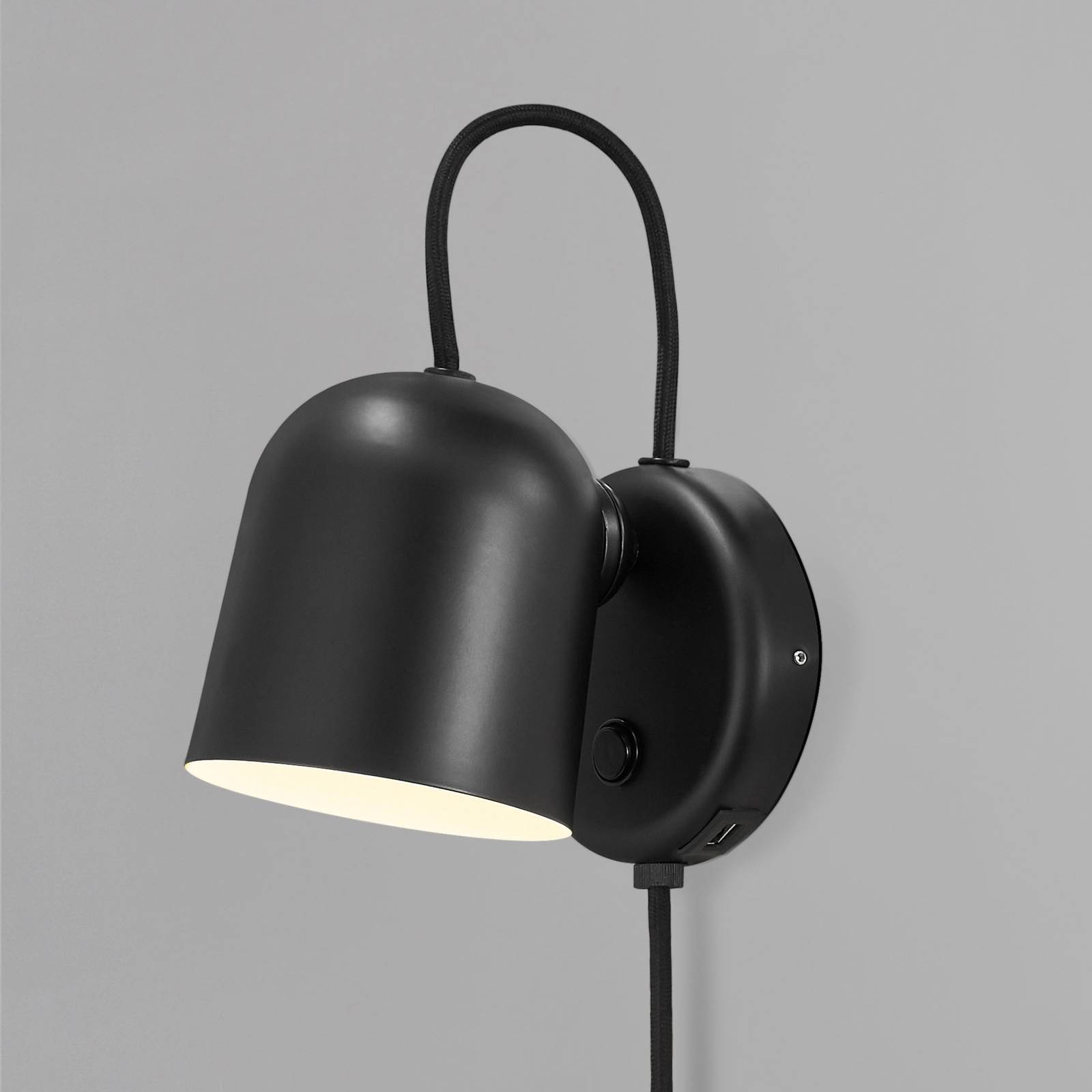 Vägglampa Angle, med vippströmbrytare, svart