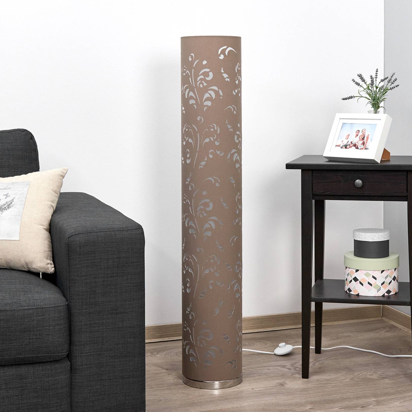 Golvlampa Flora skärm cappuccino med dekor