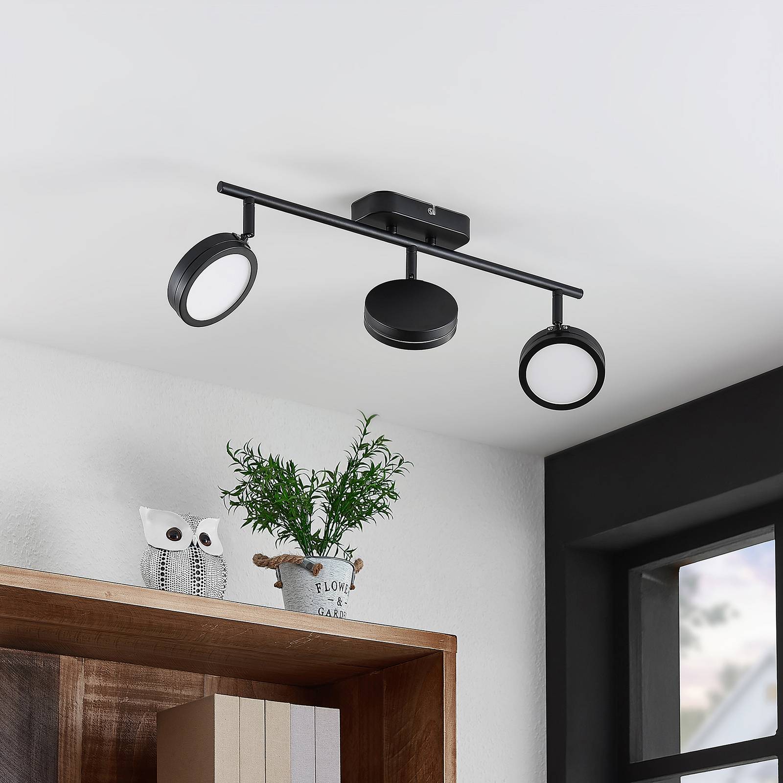 Lindby Vesim LED-spotlight, svart, 3 lampor