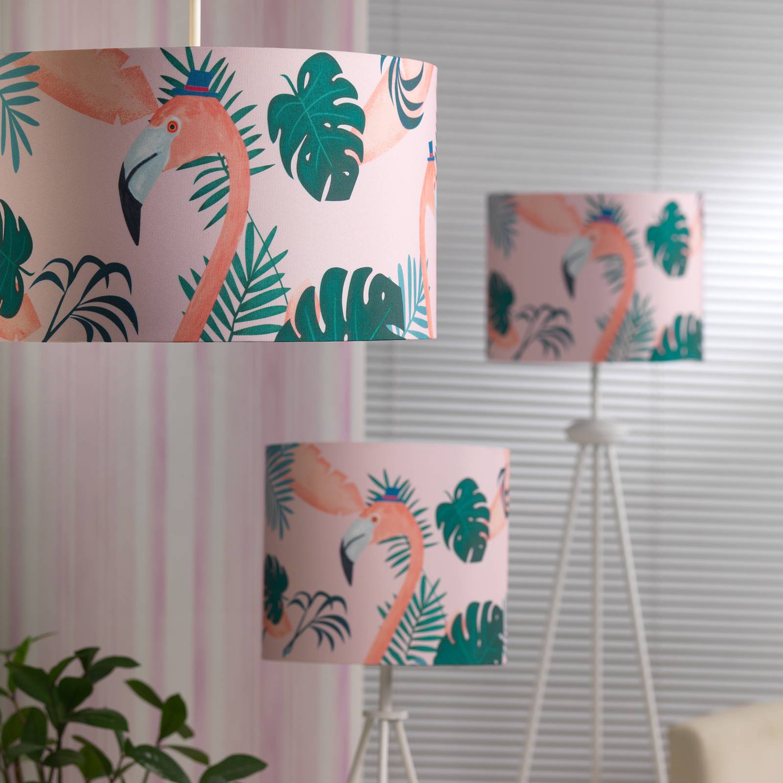 Bordslampa Flamingo med textilskärm, höjd 57 cm