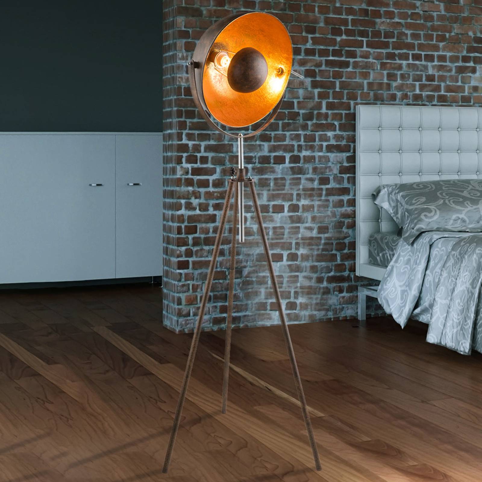 Rostfärgad trebent golvlampa Xirena I