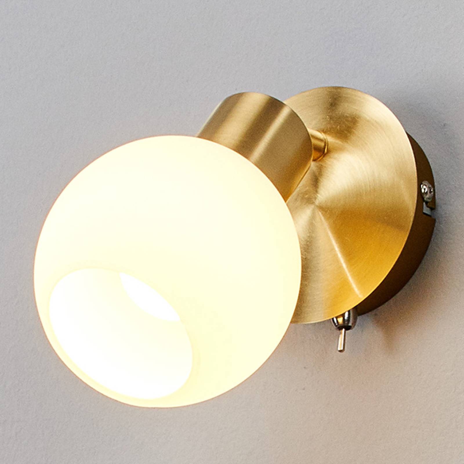 LED-vägglampa Elaina i mässing med 1 ljuskälla