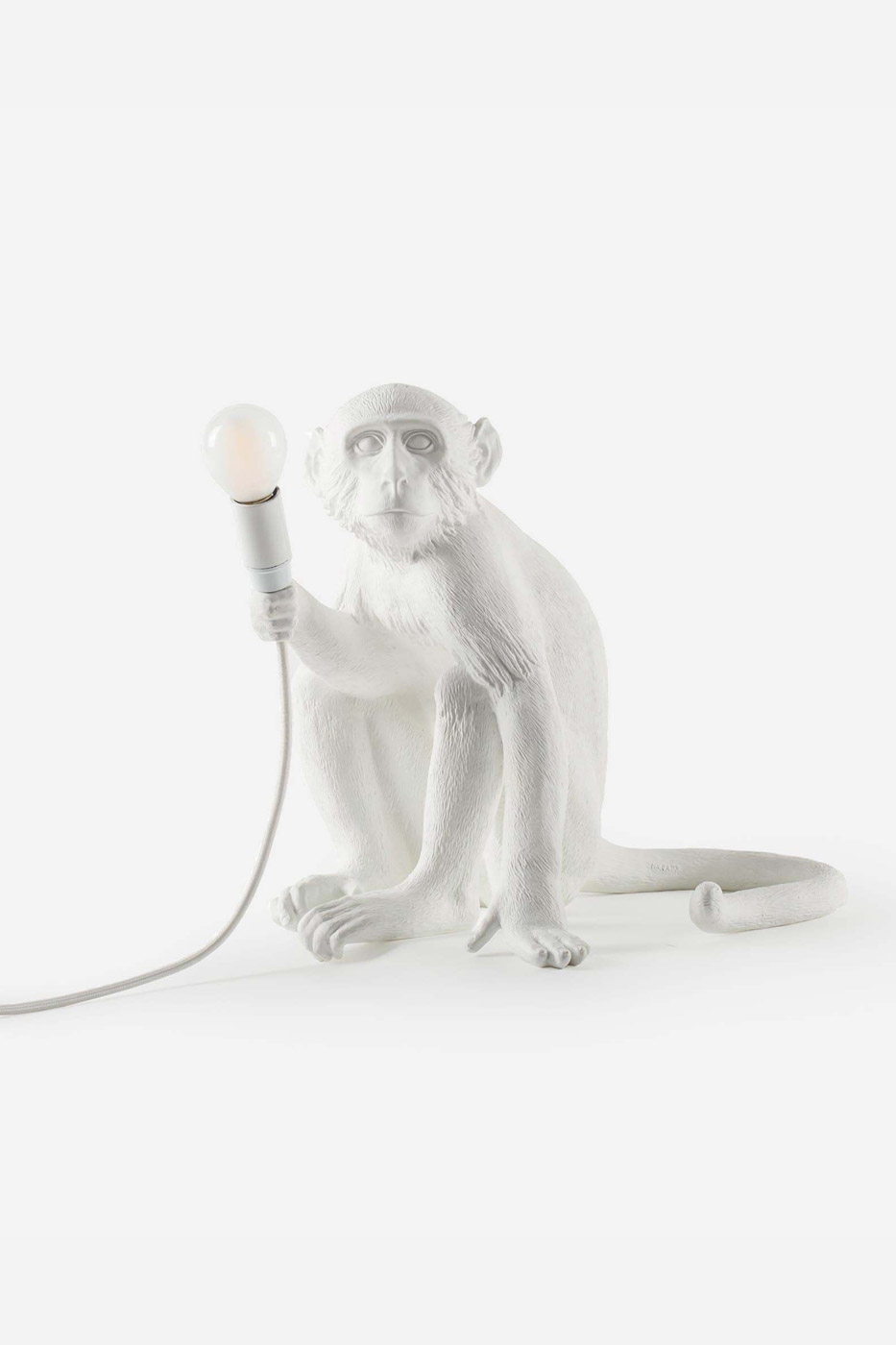 Bordslampa apa sittande vit