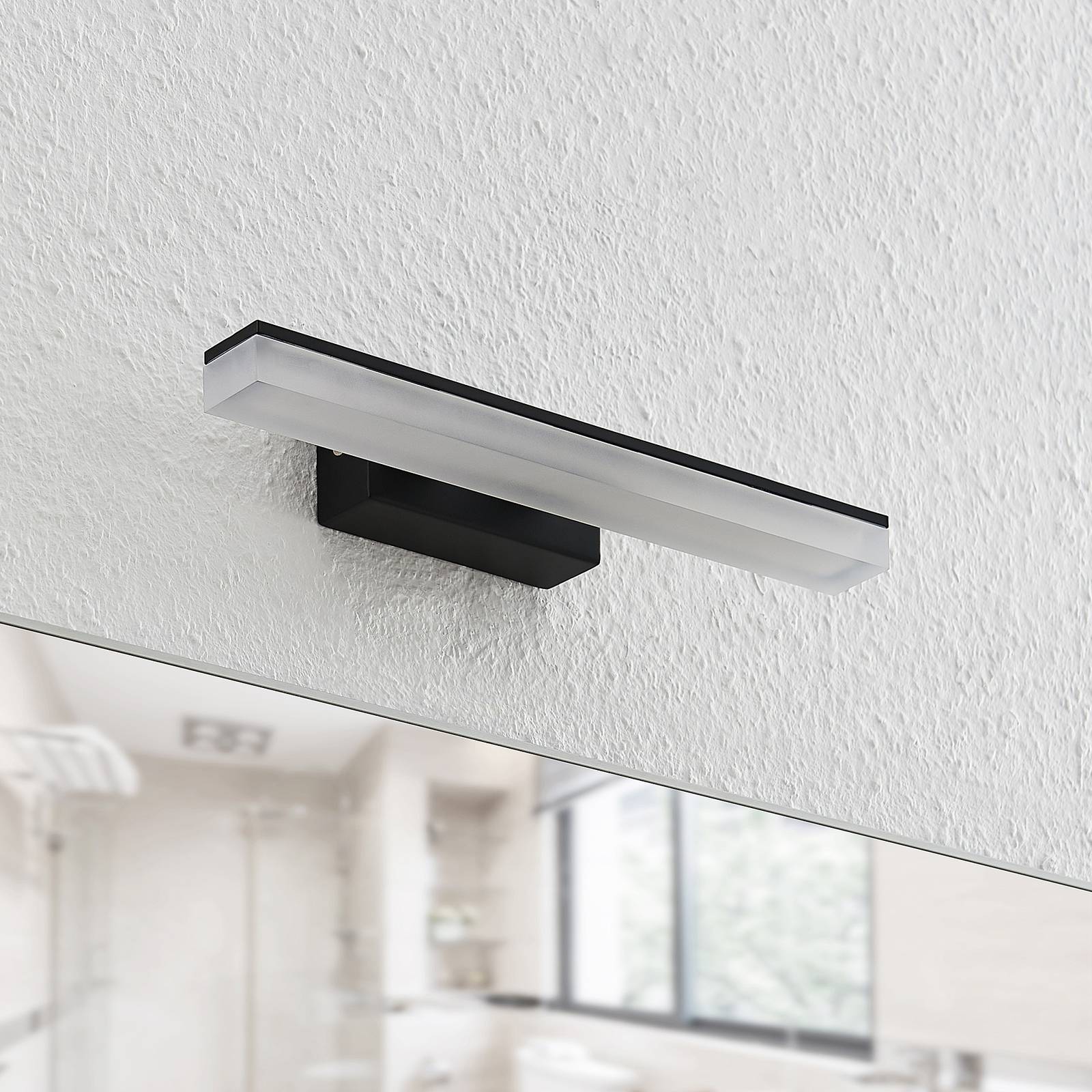 Lucande Lisana LED-vägglampa IP44 32 cm