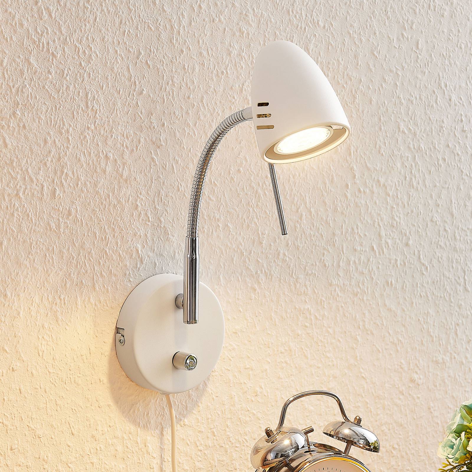Lindby Heyko LED-vägglampa med stickpropp, dimbar