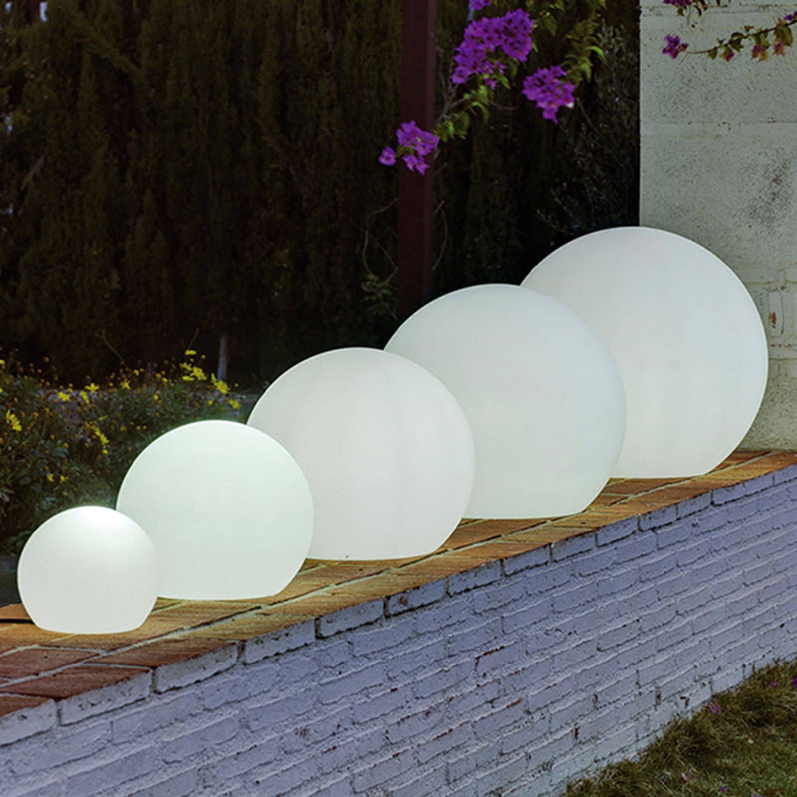 Newgarden Buly LED-solcellslampa kula IP68 Ø 30 cm