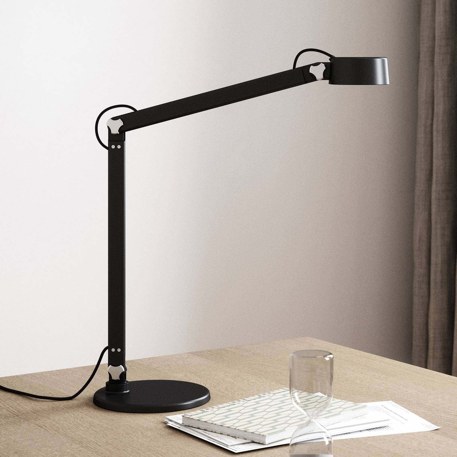 LED-bordslampa Nobu, svart