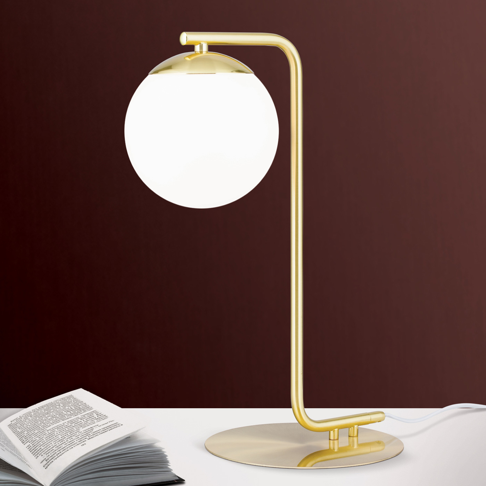 Bordslampa Madis med kulskärm av glas