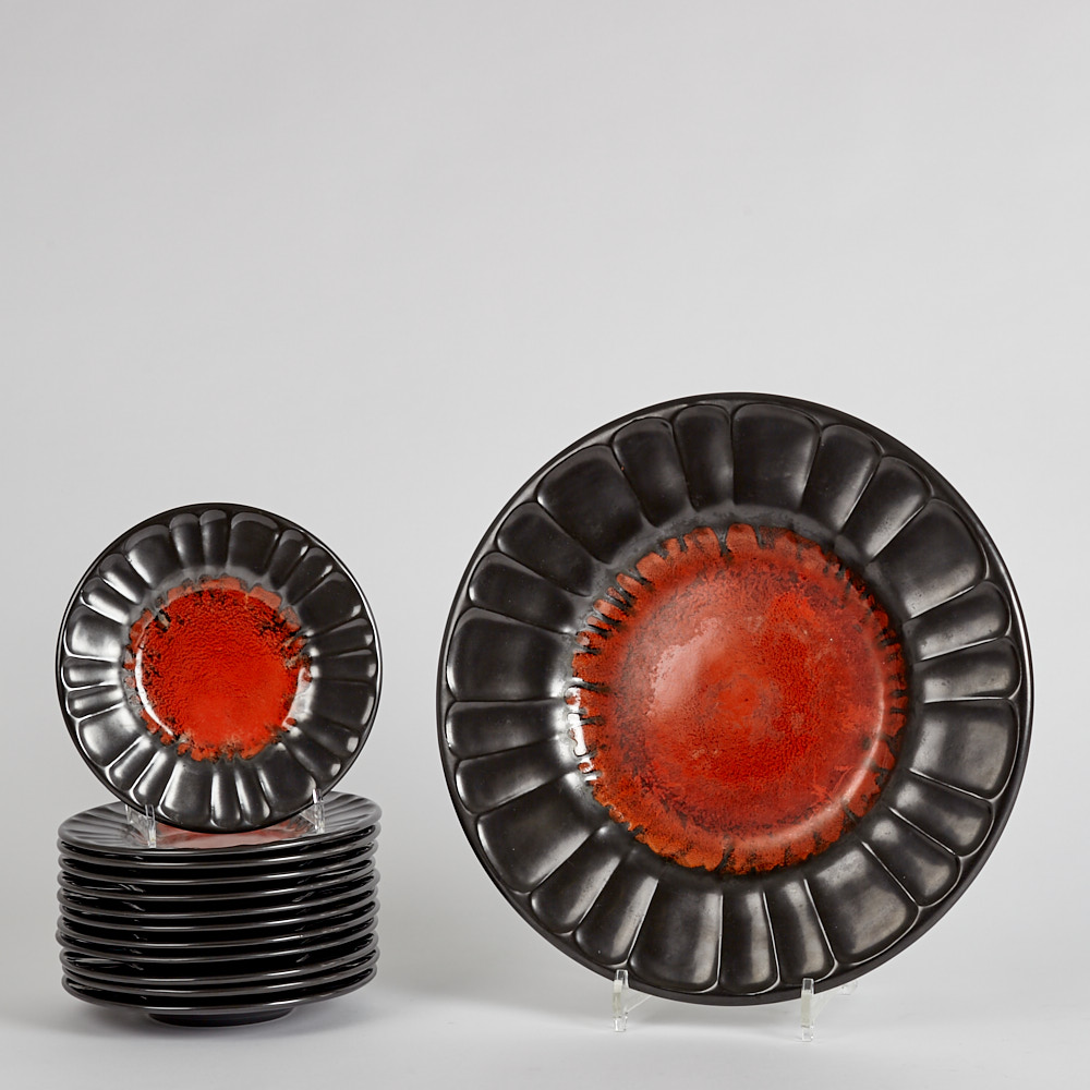 Vintage - Assietter 12 st och 1 fruktfat Upsala-Ekeby