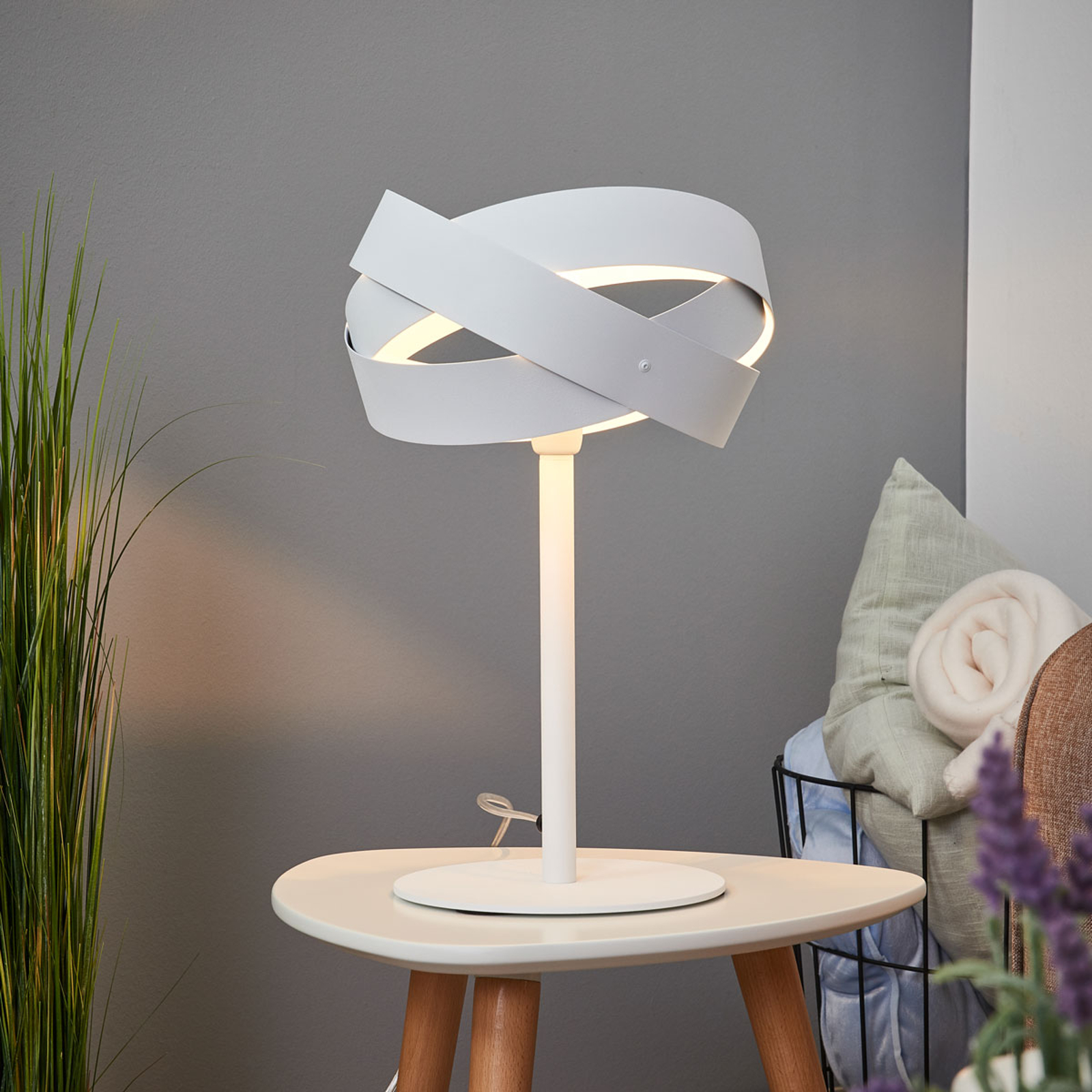 Tornado - attraktivt utformad bordslampa