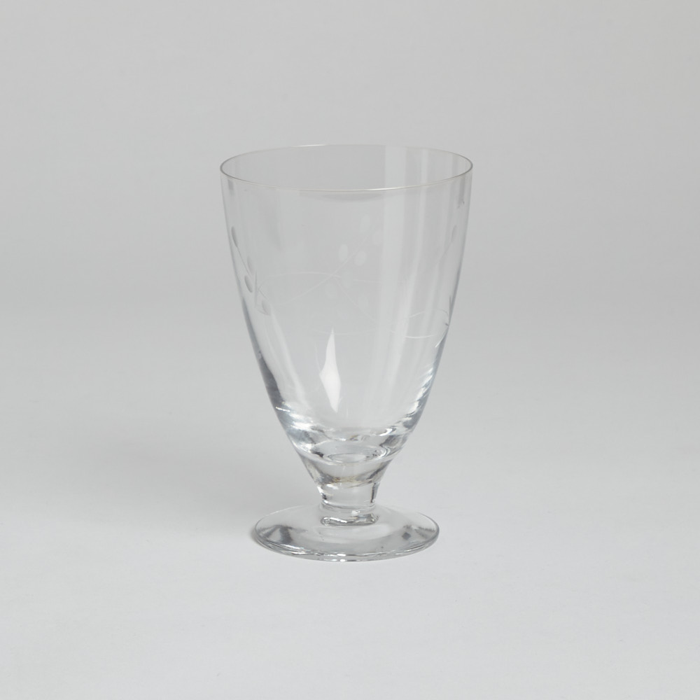 Vintage - SÅLD Dricksglas på Fot med Graverad Dekor 12 st