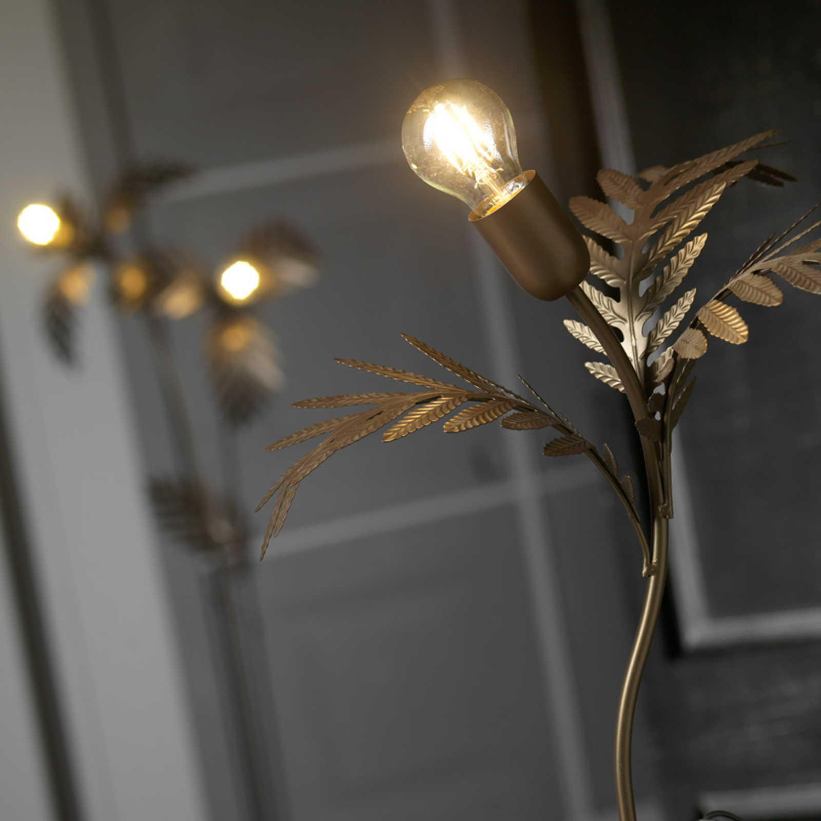 Bordslampa Dubai i bladoptik, brons
