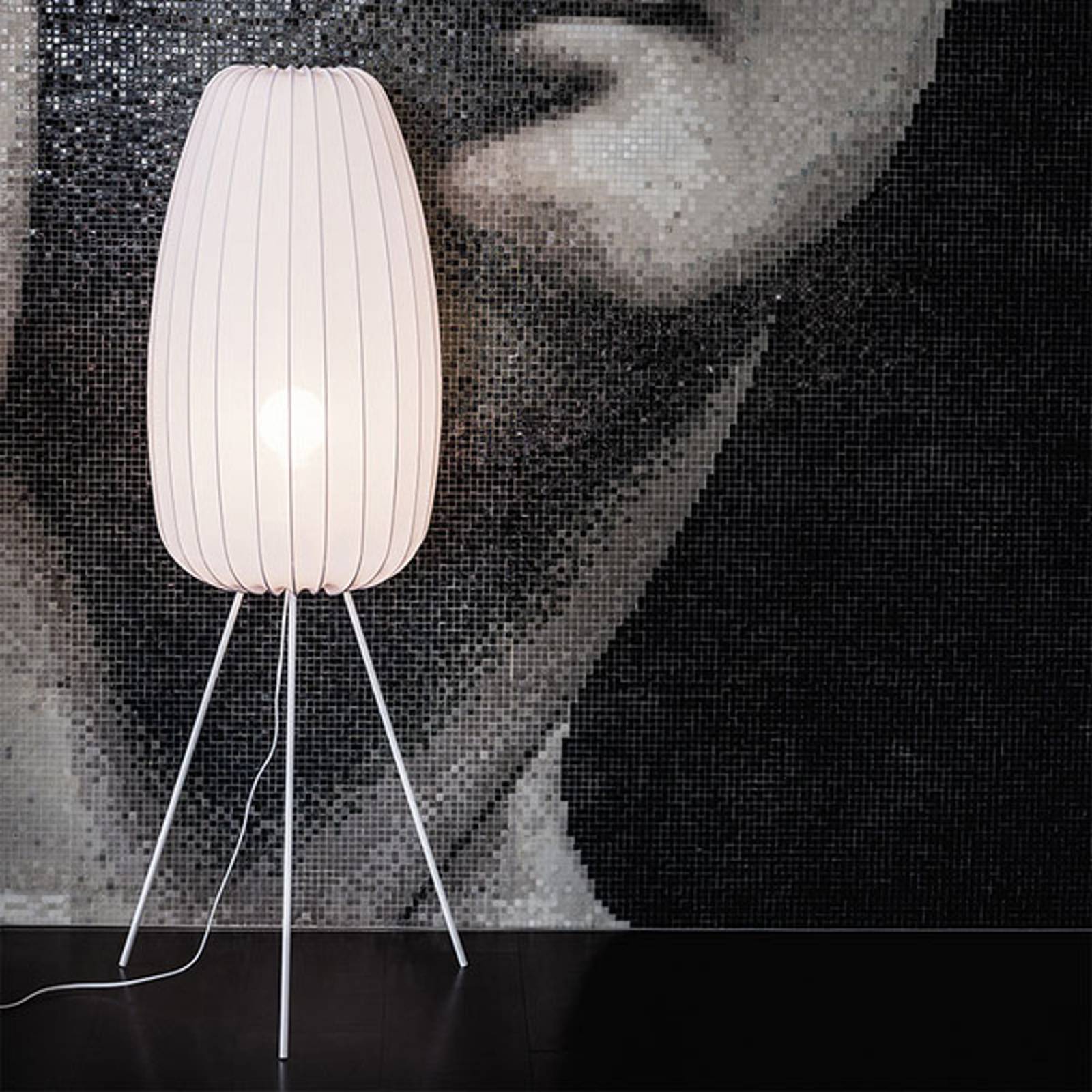 Golvlampa Muse L i vitt med lycraskärm