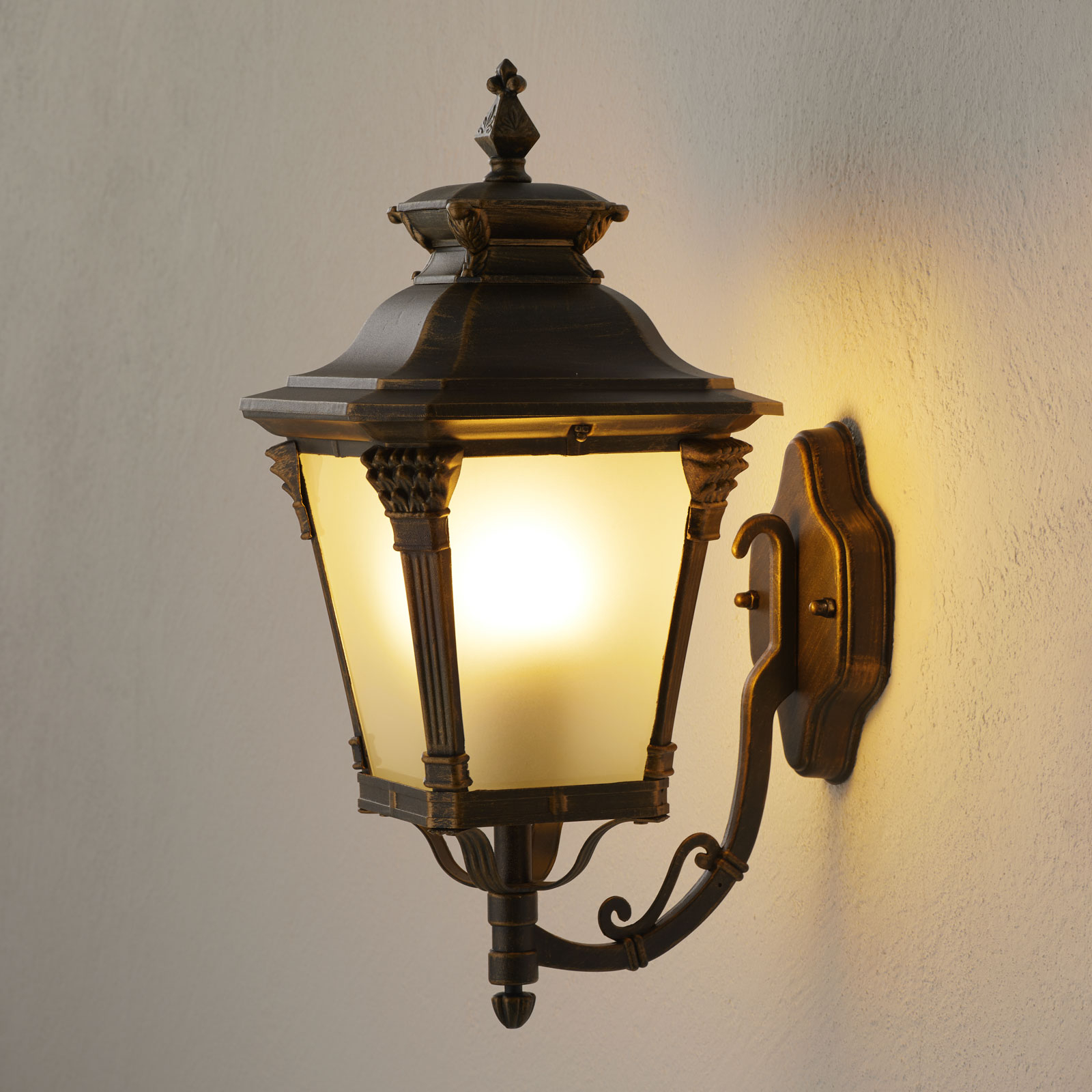 Utomhusvägglampa Viviana stående, nostalgi