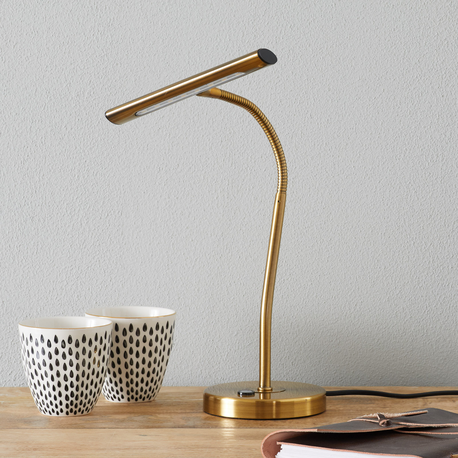 Böjbar LED-bordslampa Curtis, gammal mässing