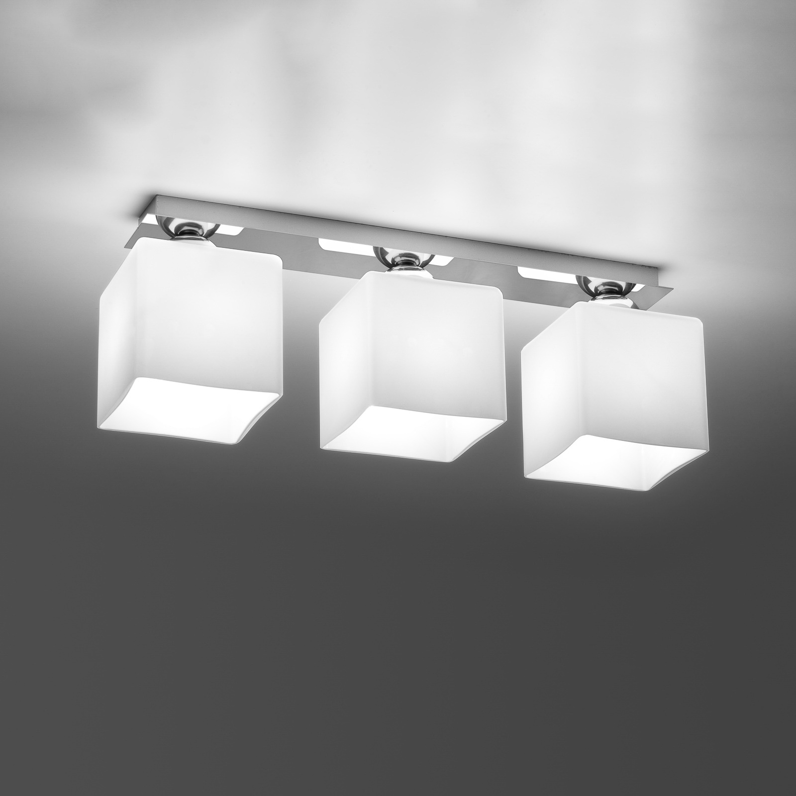 Taklampa Block, opal/krom, 3 lampor